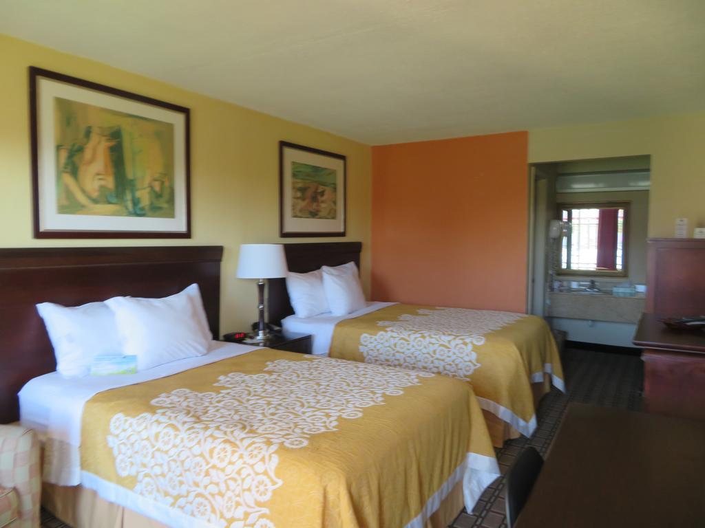 Days Inn By Wyndham Blytheville Dış mekan fotoğraf