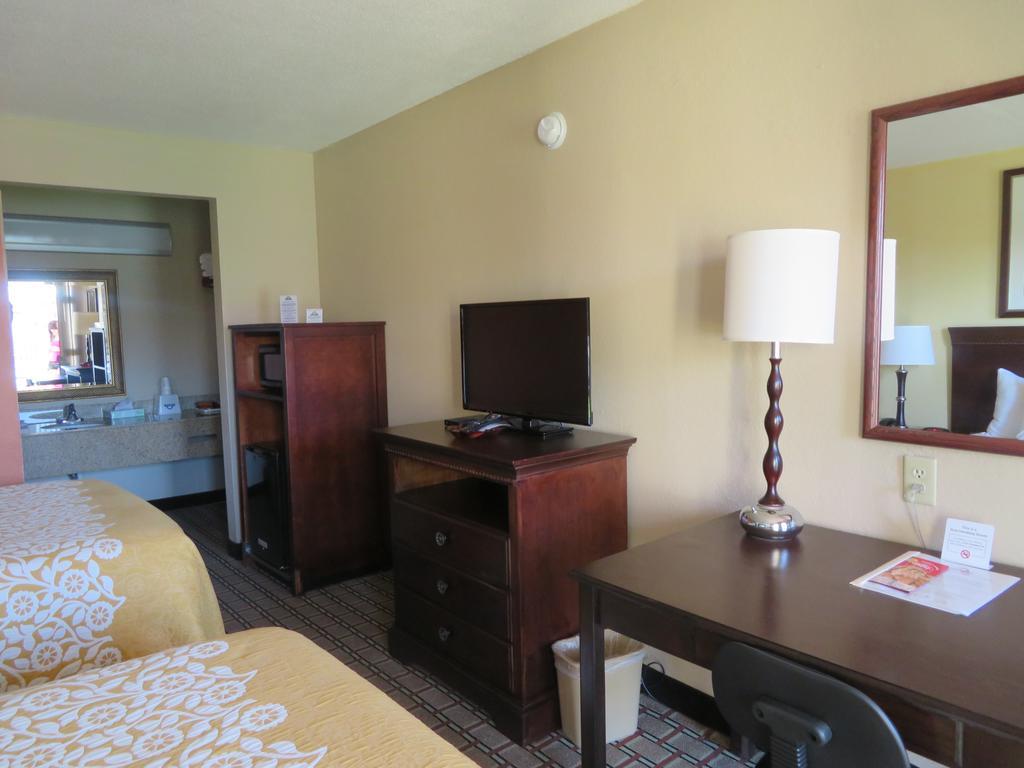 Days Inn By Wyndham Blytheville Dış mekan fotoğraf